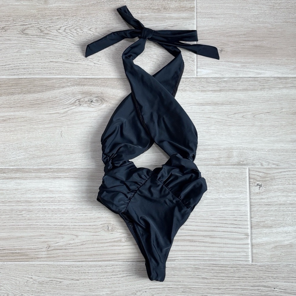 Celebrity by Hera Collection One Piece Black Cut Out Sexy Halter Swimsuit Small